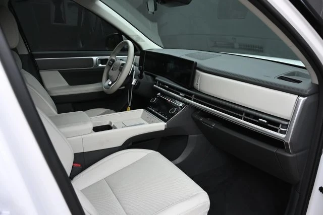 2026 Hyundai Santa Fe - Image 18 of 21