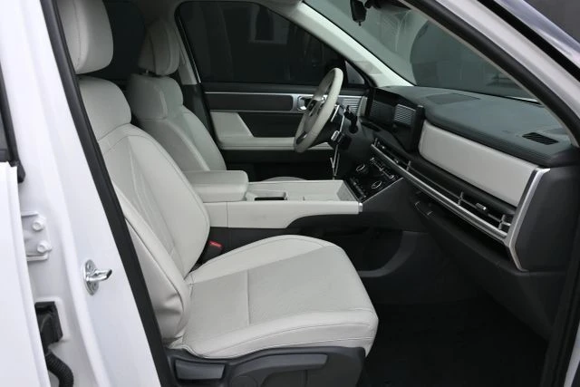 2026 Hyundai Santa Fe - Image 19 of 21
