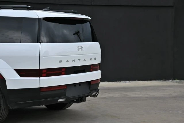 2026 Hyundai Santa Fe - Image 9 of 21