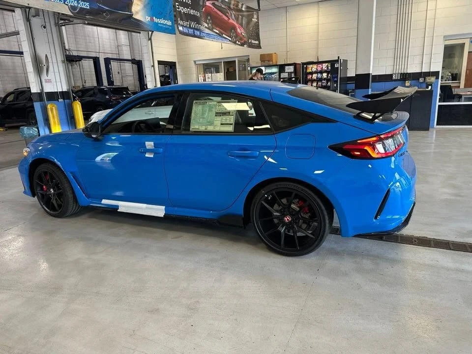 2026 Honda FL5 Civic Type R - Image 8 of 11