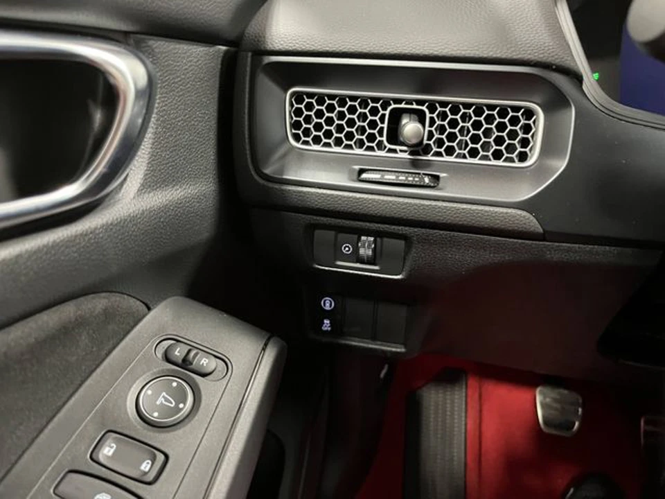 2026 Honda FL5 Civic Type R - Image 19 of 31