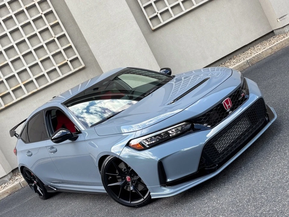 2026 Honda FL5 Civic Type R - Image 16 of 24