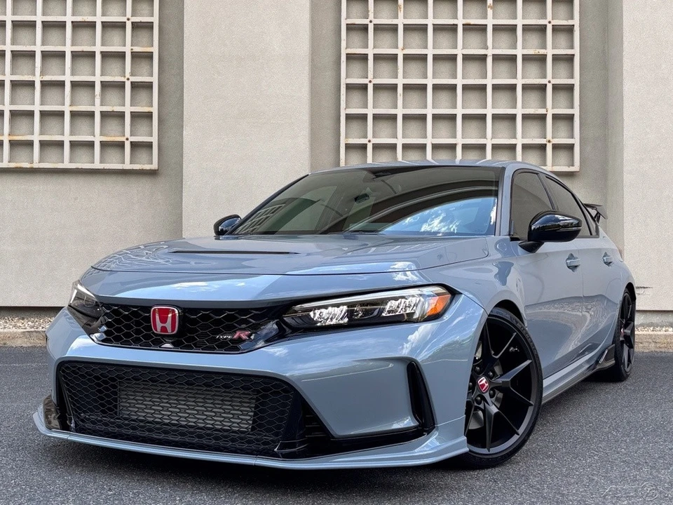 2026 Honda FL5 Civic Type R - Image 10 of 24