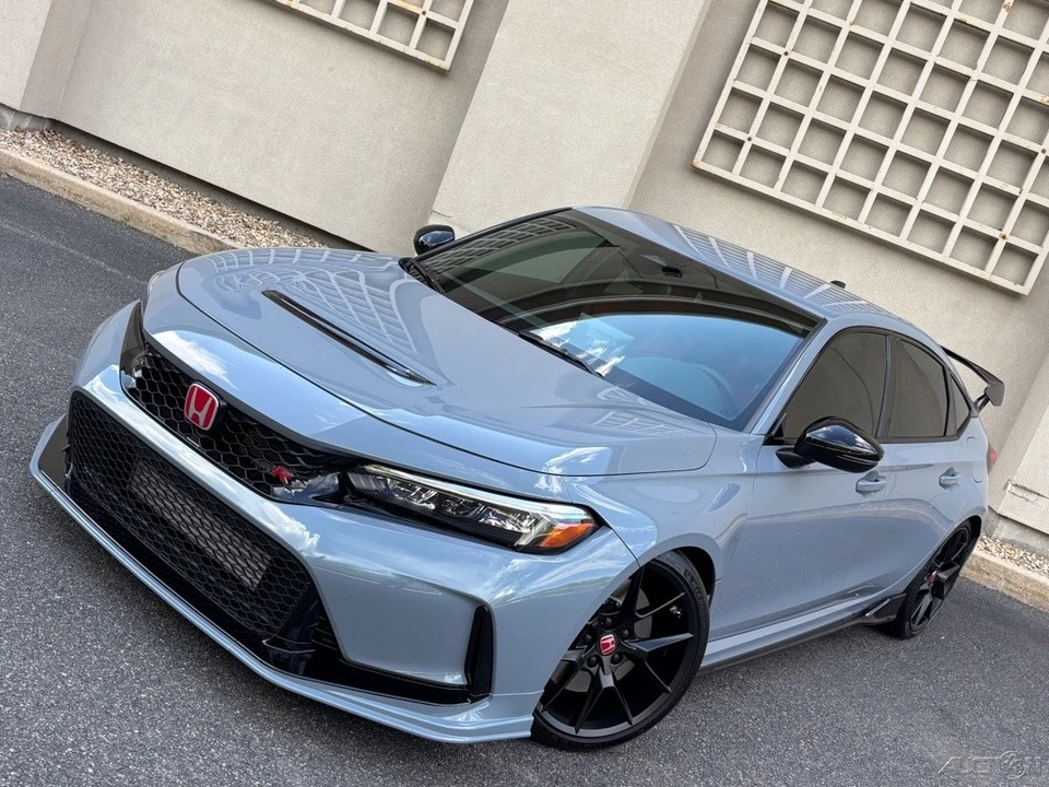 2026 Honda FL5 Civic Type R - Image 17 of 24