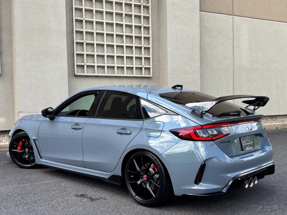 2026 Honda FL5 Civic Type R - Image 18 of 24