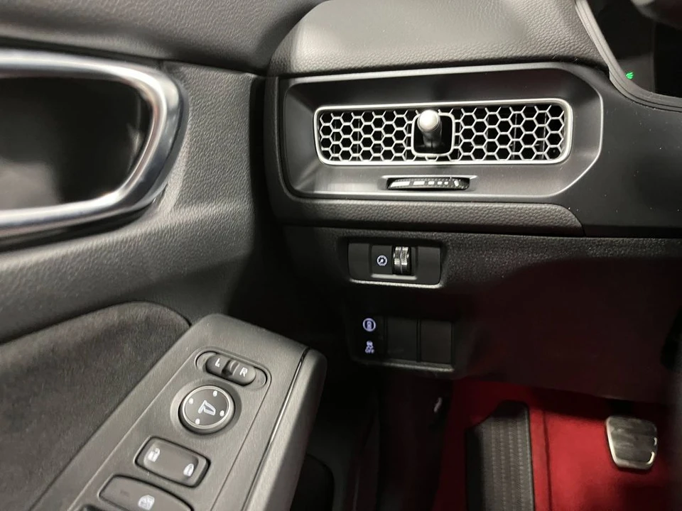 2026 Honda FL5 Civic Type R - Image 13 of 26