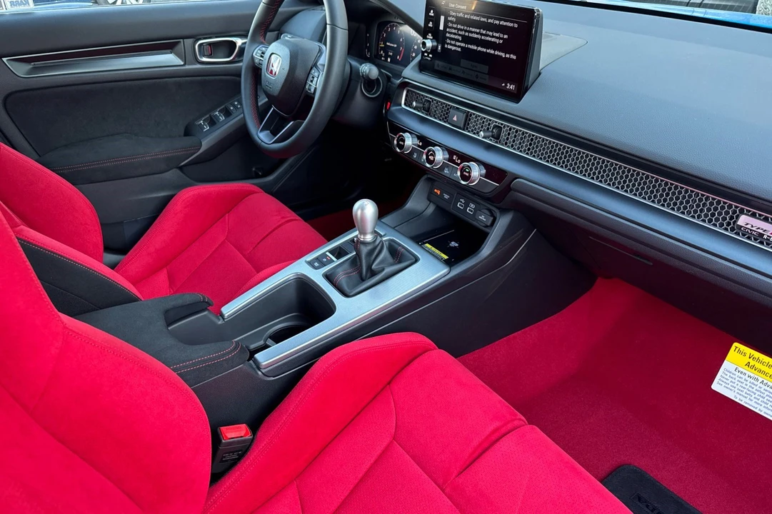 2026 Honda FL5 Civic Type R - Image 27 of 31