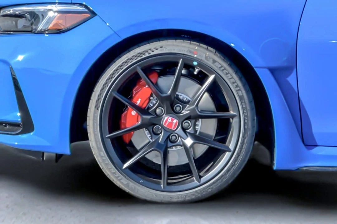 2026 Honda FL5 Civic Type R - Image 11 of 31