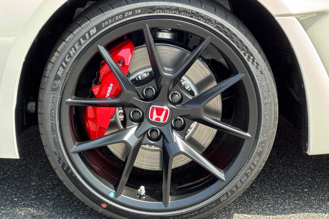 2026 Honda FL5 Civic Type R - Image 11 of 31