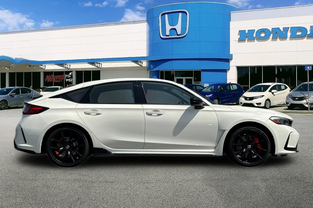 2026 Honda FL5 Civic Type R - Image 7 of 31