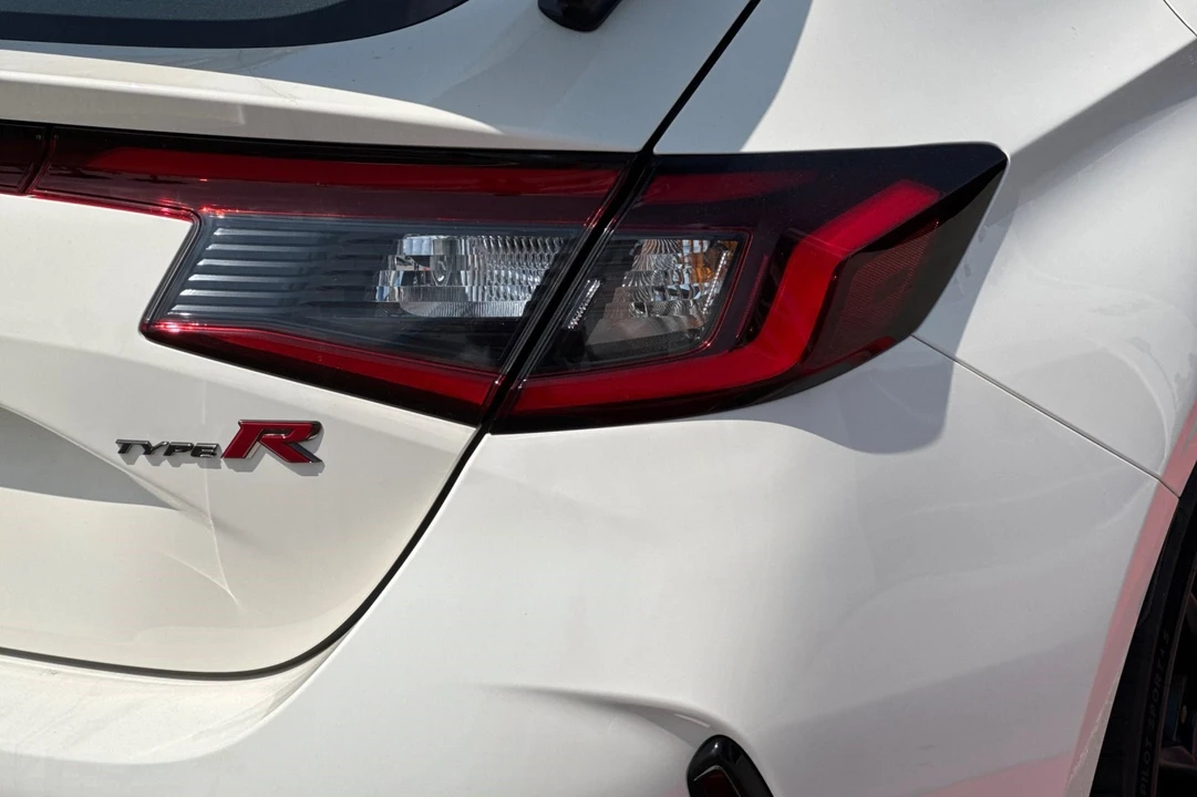 2026 Honda FL5 Civic Type R - Image 12 of 31