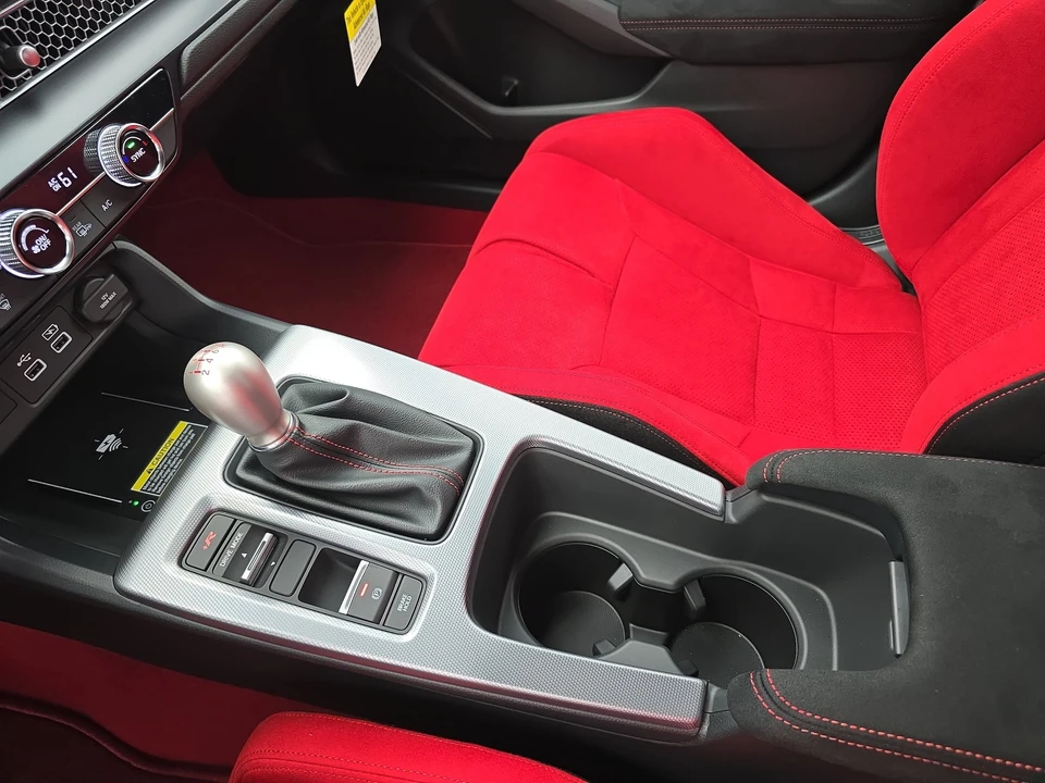 2026 Honda FL5 Civic Type R - Image 24 of 31