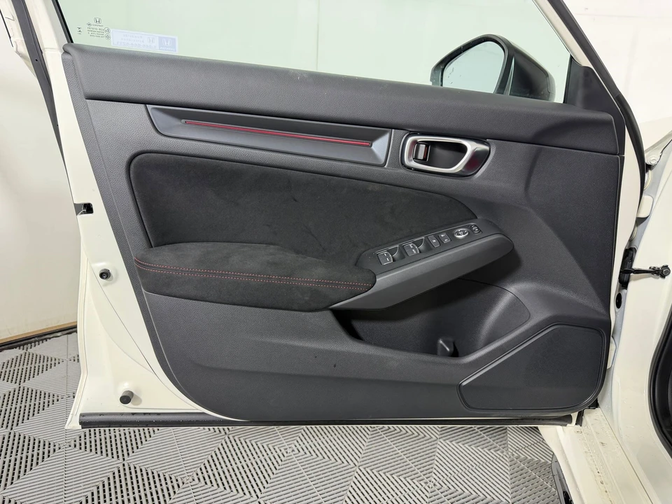 2026 Honda FL5 Civic Type R - Image 17 of 25