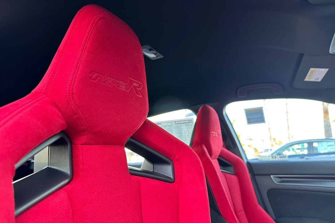 2026 Honda FL5 Civic Type R - Image 25 of 31
