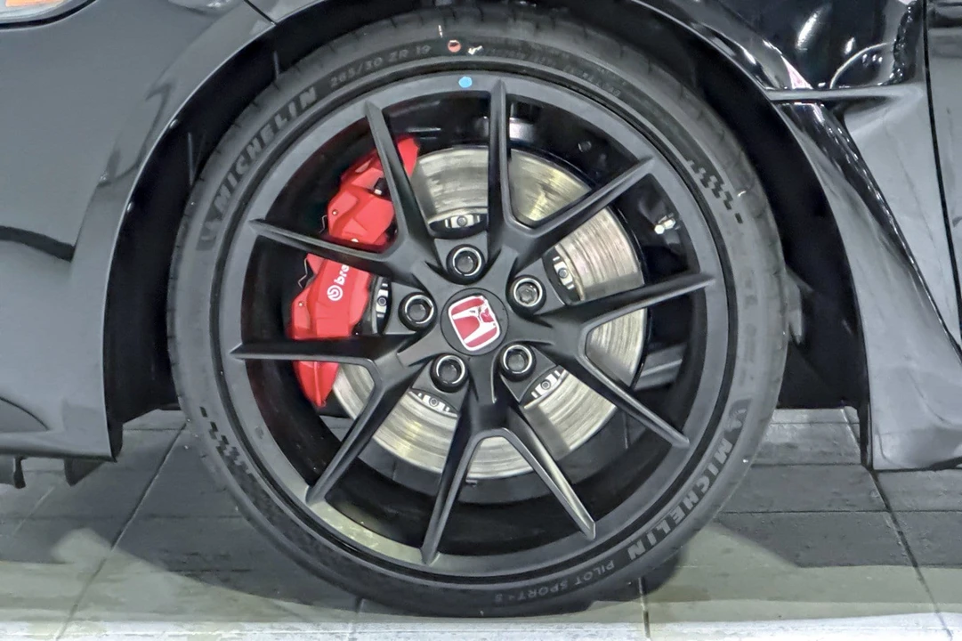 2026 Honda FL5 Civic Type R - Image 11 of 31