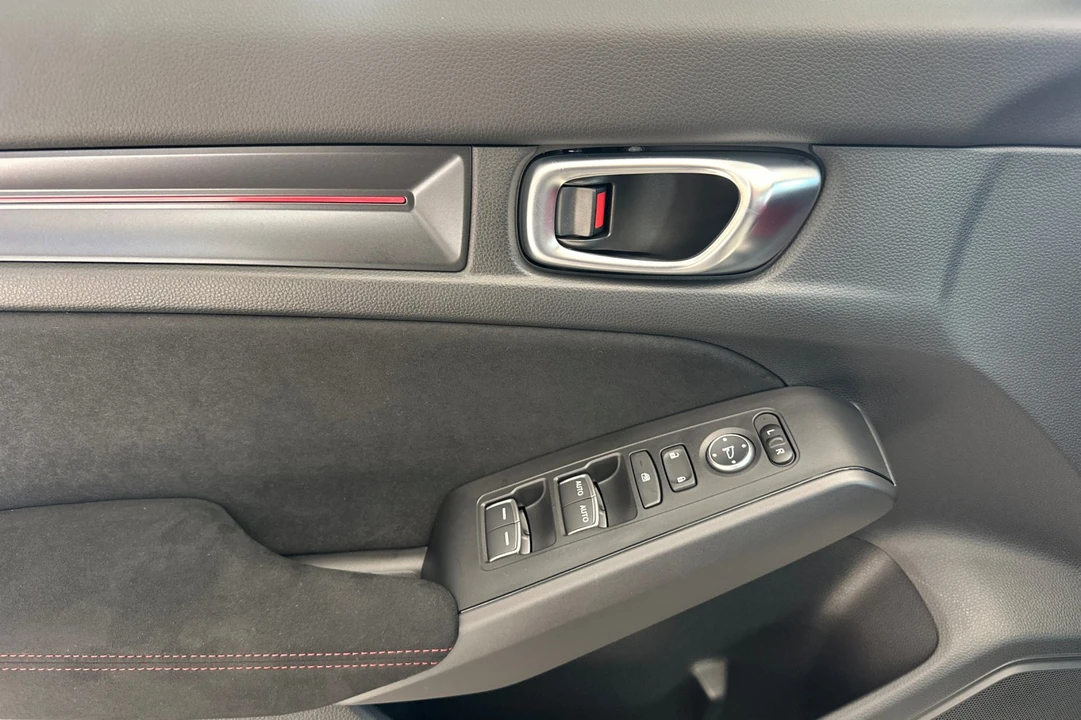 2026 Honda FL5 Civic Type R - Image 10 of 31