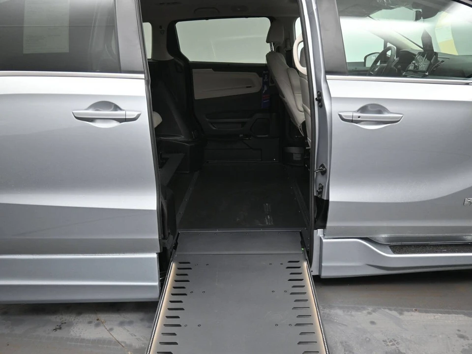 2026 Honda Odyssey - Image 14 of 21