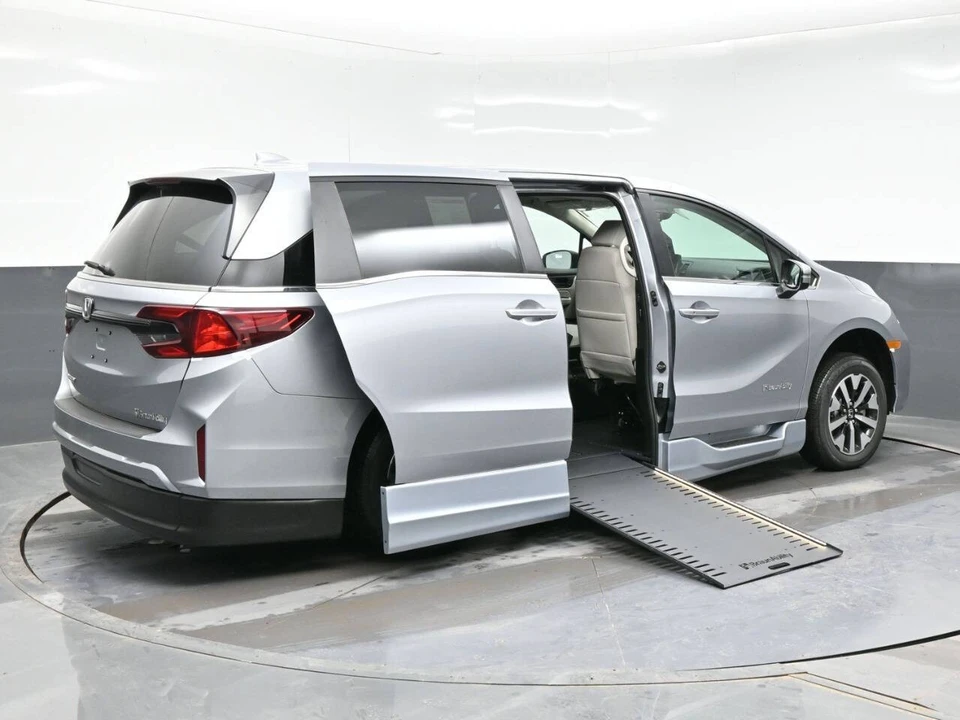 2026 Honda Odyssey - Image 4 of 21