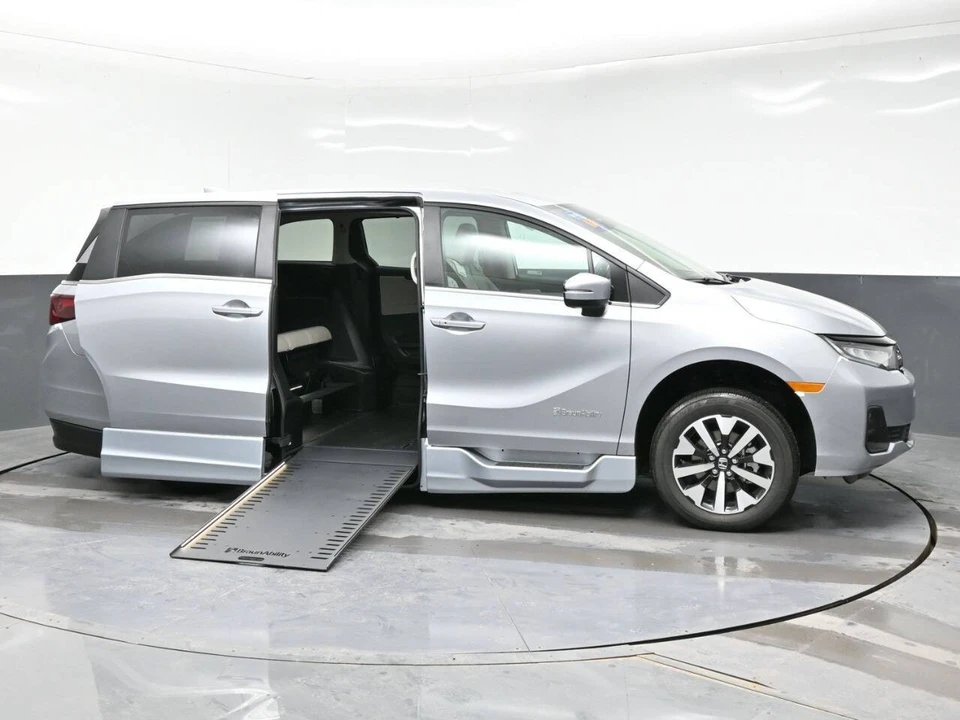 2026 Honda Odyssey - Image 2 of 21