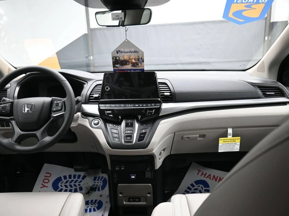 2026 Honda Odyssey - Image 15 of 21