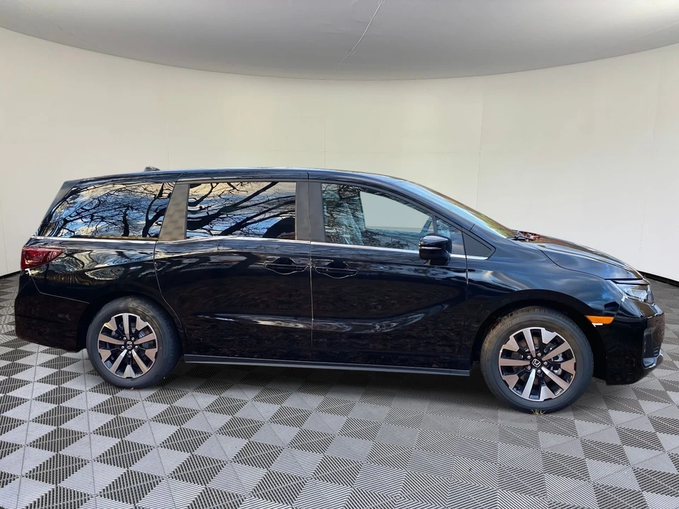 2026 Honda Odyssey - Image 2 of 18
