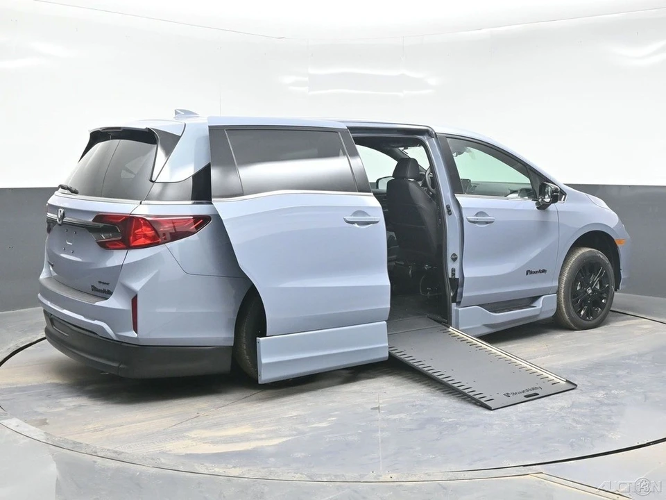 2026 Honda Odyssey - Image 8 of 12