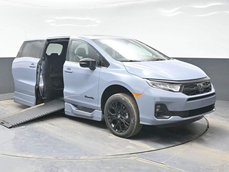 2026 Honda Odyssey - Image 2 of 12