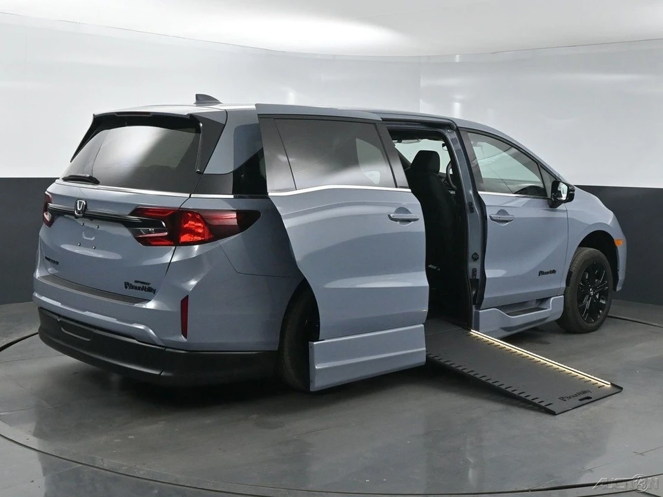 2026 Honda Odyssey - Image 8 of 12