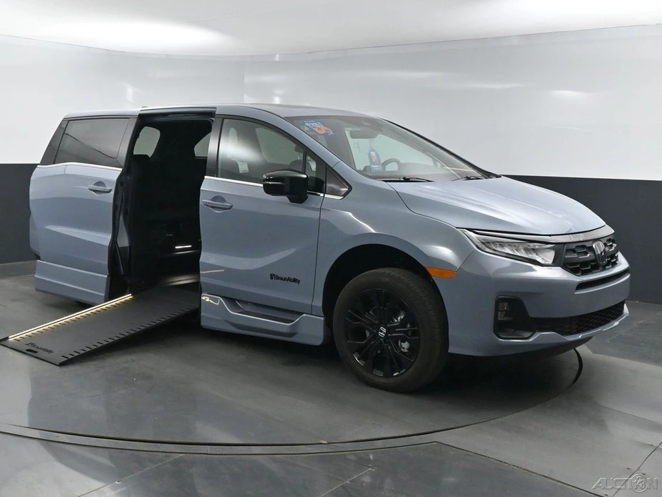 2026 Honda Odyssey - Image 2 of 12