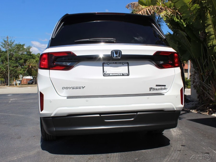 2026 Honda Odyssey - Image 10 of 12