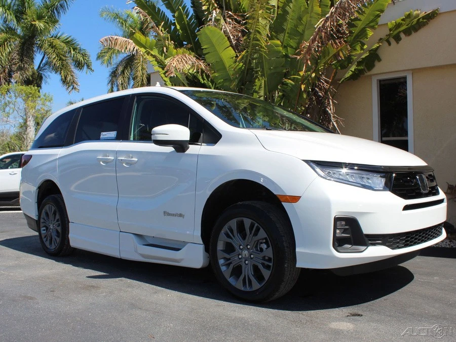 2026 Honda Odyssey - Image 3 of 12