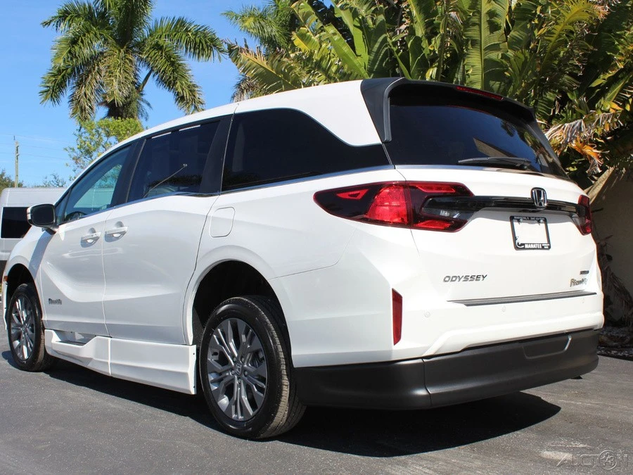 2026 Honda Odyssey - Image 8 of 12