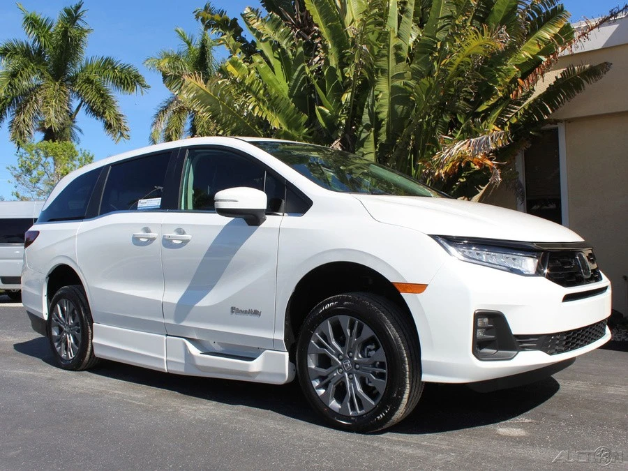 2026 Honda Odyssey - Image 3 of 12