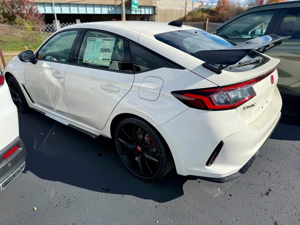 2026 Honda FL5 Civic Type R - Image 4 of 4