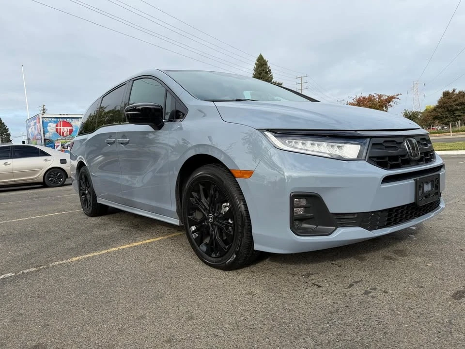2026 Honda Odyssey - Image 2 of 16
