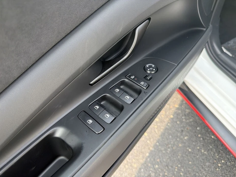2026 Hyundai Elantra - Image 13 of 31