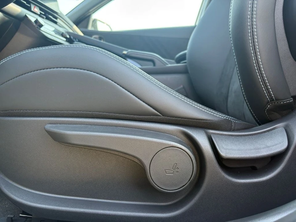 2026 Hyundai Elantra - Image 16 of 31