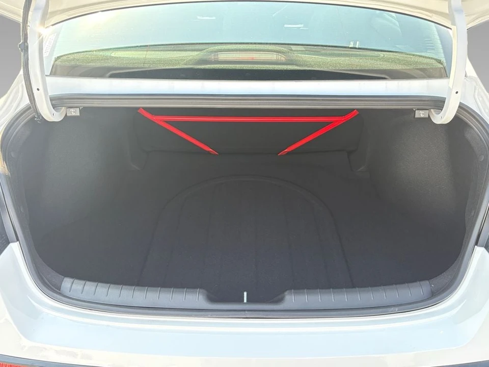 2026 Hyundai Elantra - Image 25 of 31