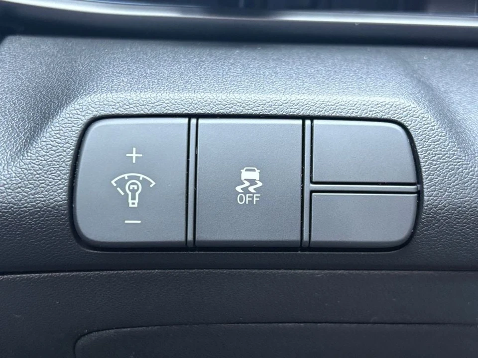 2026 Hyundai Elantra - Image 3 of 31
