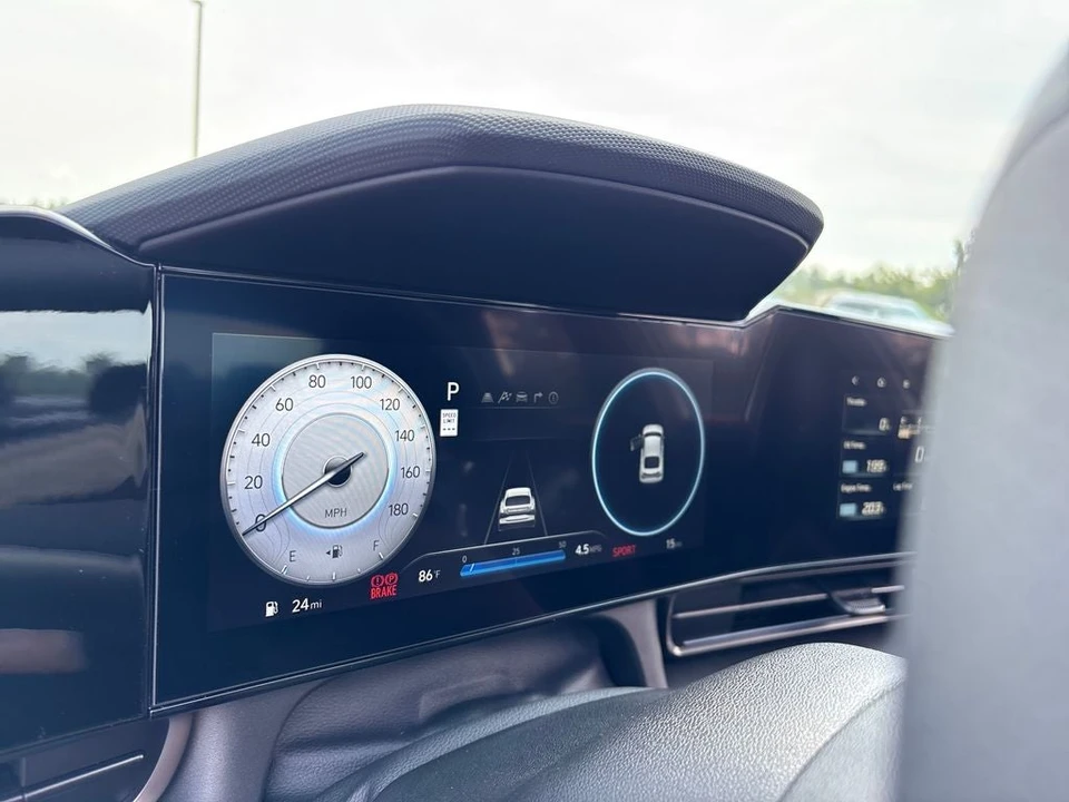 2026 Hyundai Elantra - Image 10 of 31