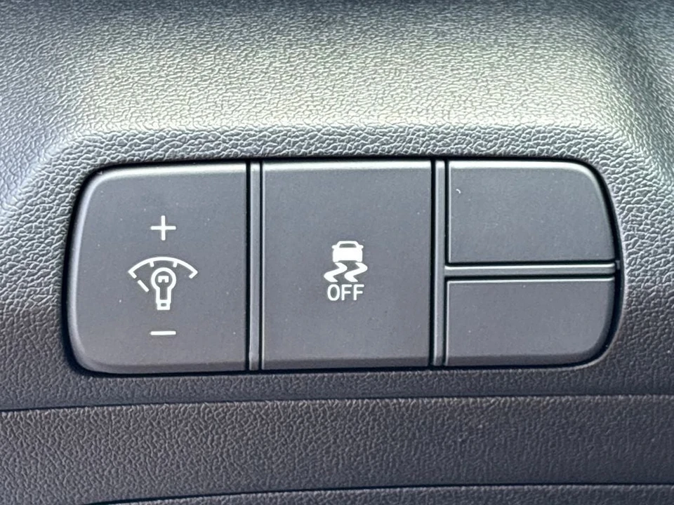 2026 Hyundai Elantra - Image 14 of 31