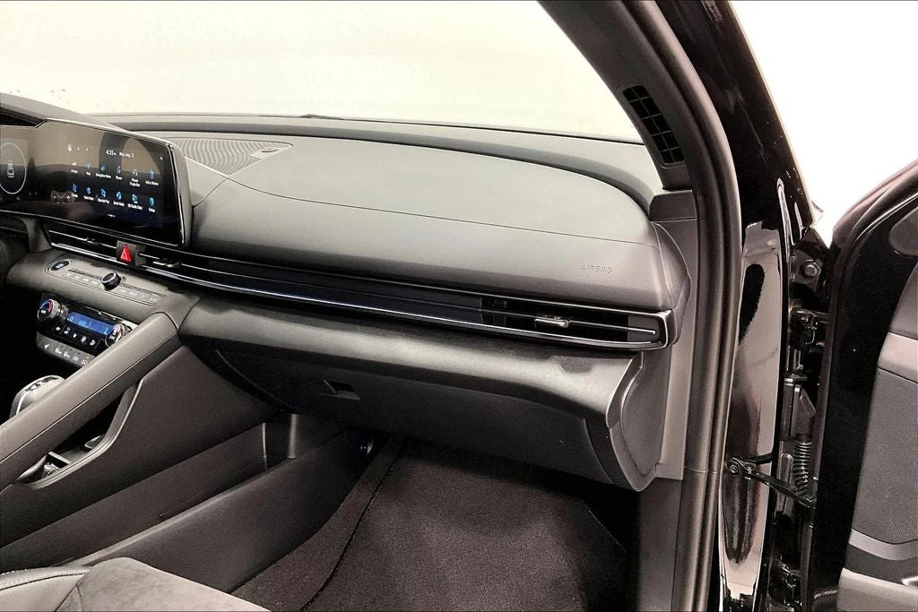 2026 Hyundai Elantra - Image 9 of 31