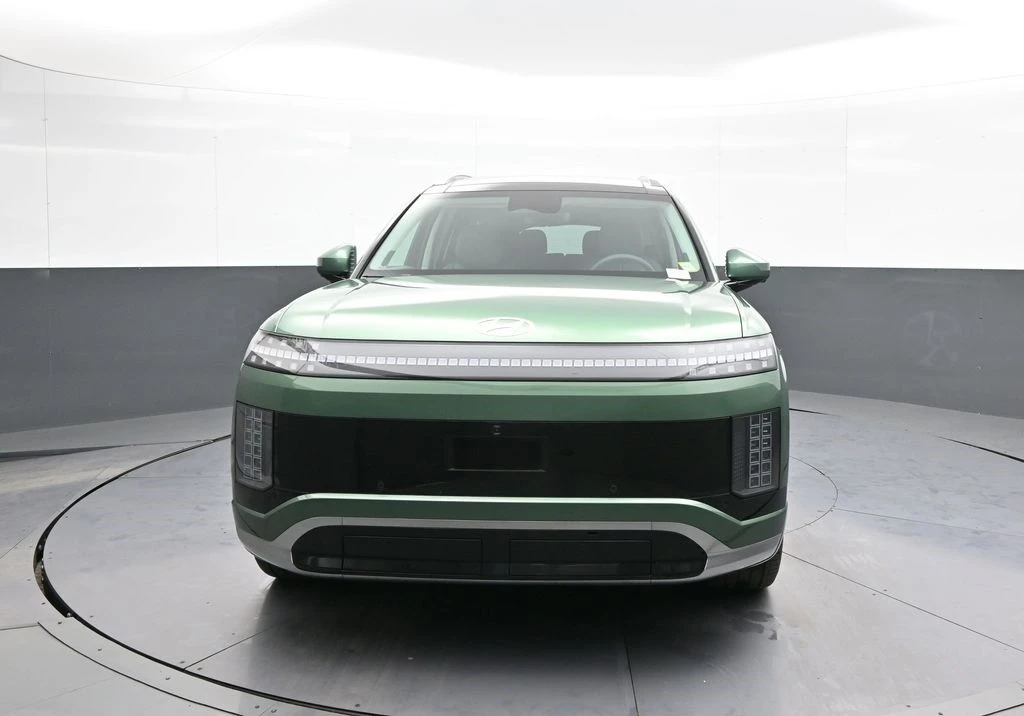 2026 Hyundai Ioniq 9 - Image 2 of 12