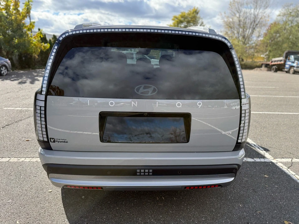 2026 Hyundai Ioniq 9 - Image 6 of 21