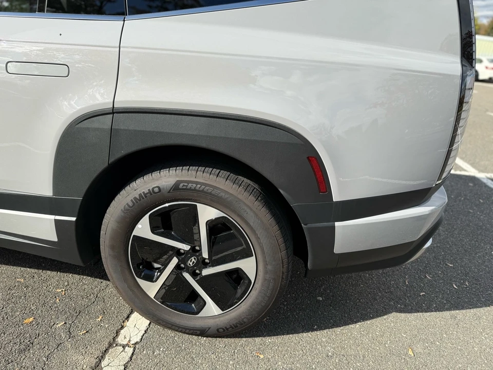 2026 Hyundai Ioniq 9 - Image 18 of 21
