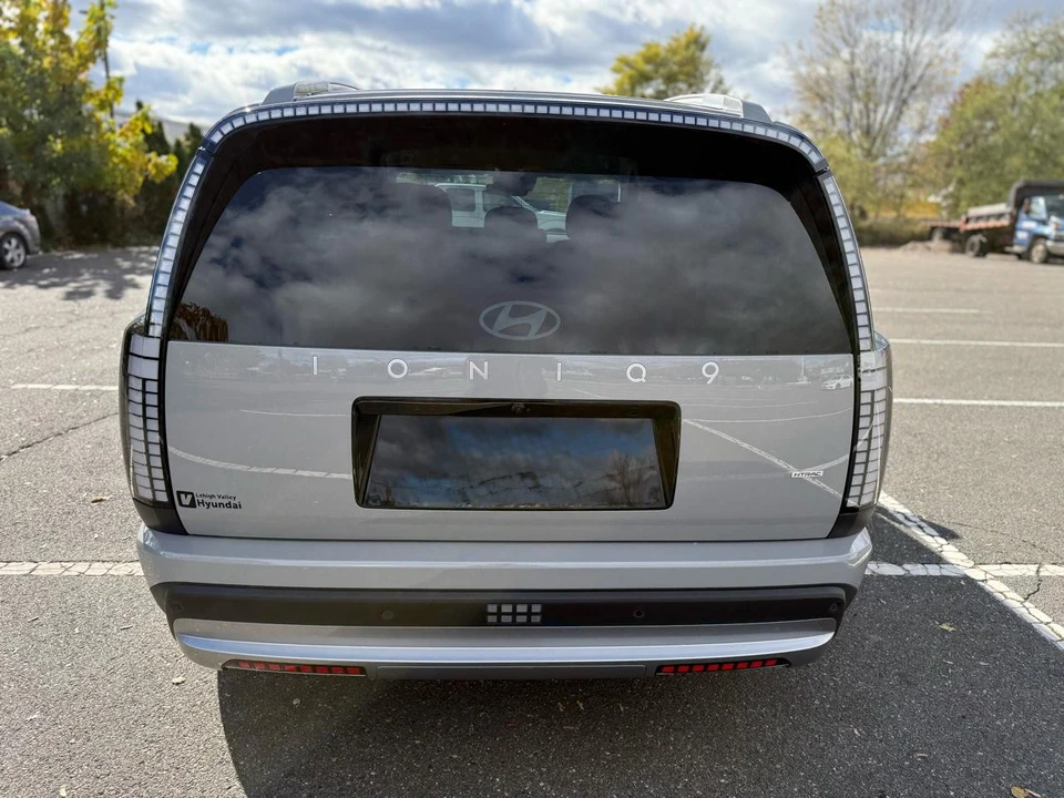 2026 Hyundai Ioniq 9 - Image 6 of 31