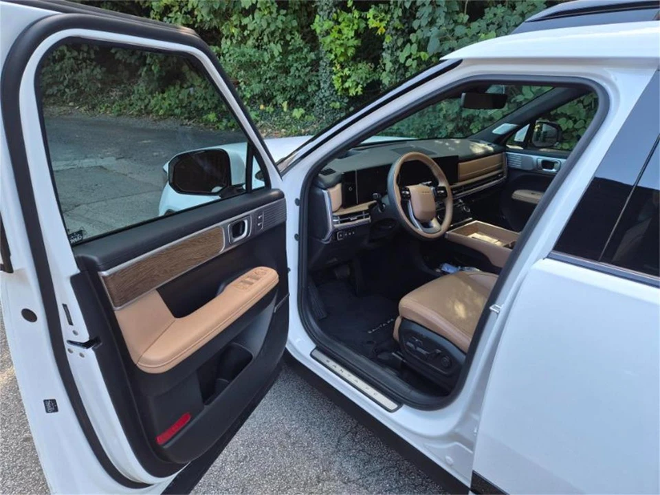 2026 Hyundai Santa Fe - Image 7 of 19