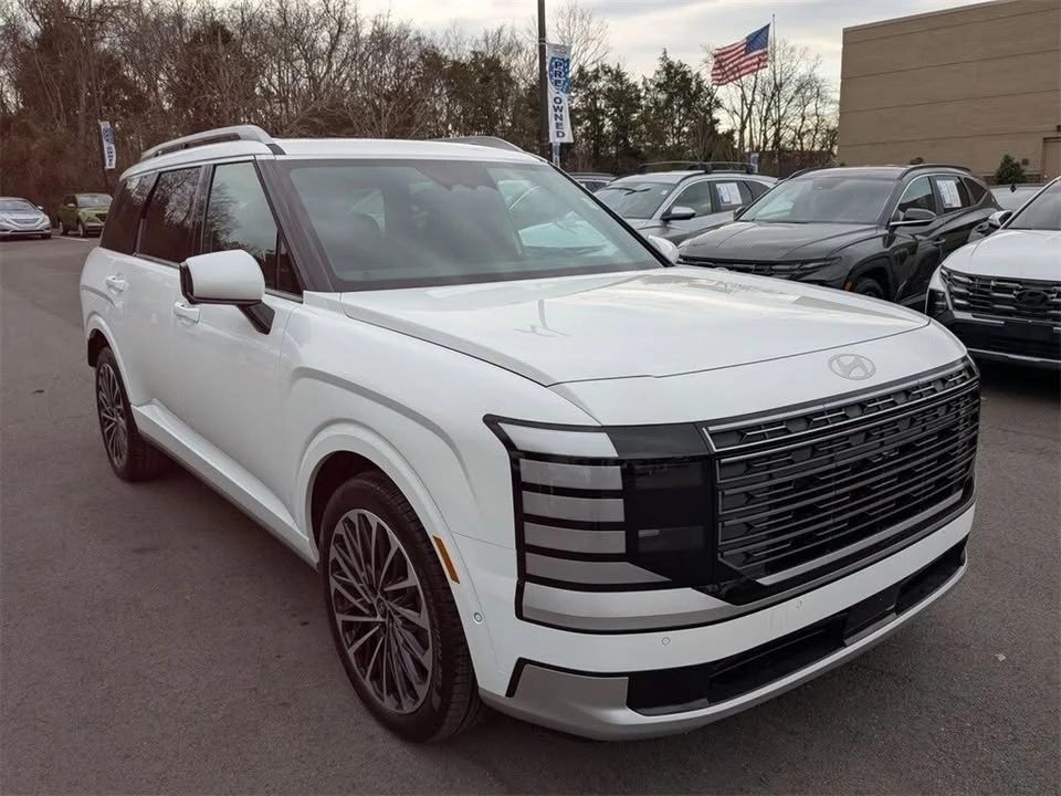 2026 Hyundai Palisade - Image 2 of 19