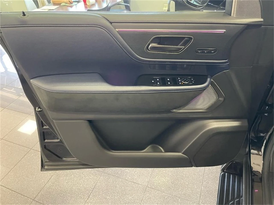 2026 Infiniti QX80 - Image 25 of 31