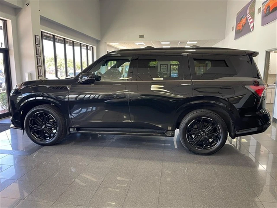 2026 Infiniti QX80 - Image 2 of 31